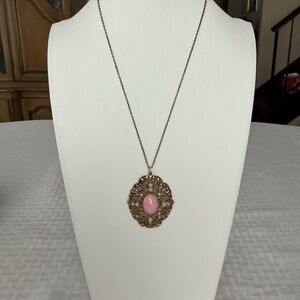 Avon 1974 “Queen Anne’s Lace Antique Gold Pendant Necklace